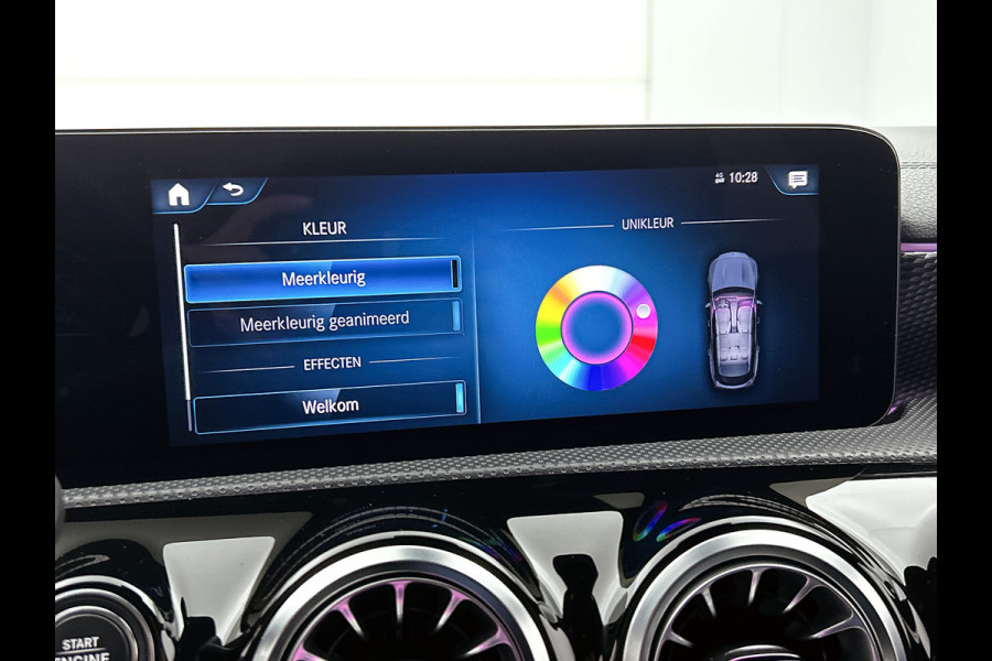 Mercedes-Benz CLA-Klasse Shooting Brake 180 Luxury Line Trekhaak | Ledkoplampen | Parkeerpakket met achteruitrijcamera | Stoelverwarming. Inclusief 24 maanden Mercedes-Benz Certified garantie voor Europa.