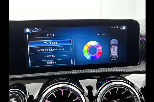 Mercedes-Benz CLA-Klasse Shooting Brake 180 Luxury Line Trekhaak | Ledkoplampen | Parkeerpakket met achteruitrijcamera | Stoelverwarming. Inclusief 24 maanden Mercedes-Benz Certified garantie voor Europa.