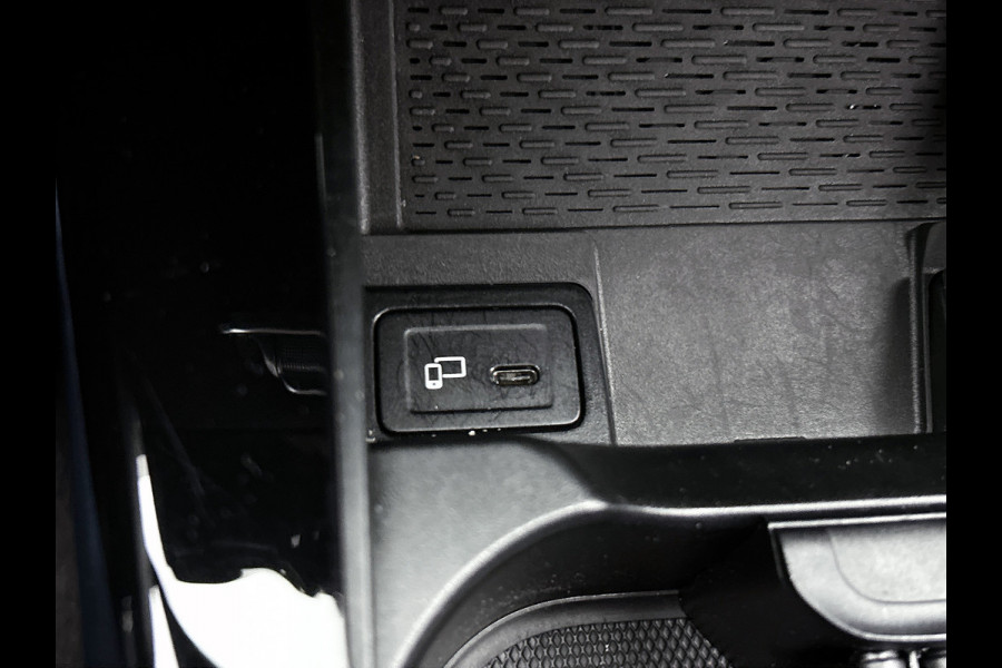 Mercedes-Benz CLA-Klasse Shooting Brake 180 Luxury Line Trekhaak | Ledkoplampen | Parkeerpakket met achteruitrijcamera | Stoelverwarming. Inclusief 24 maanden Mercedes-Benz Certified garantie voor Europa.