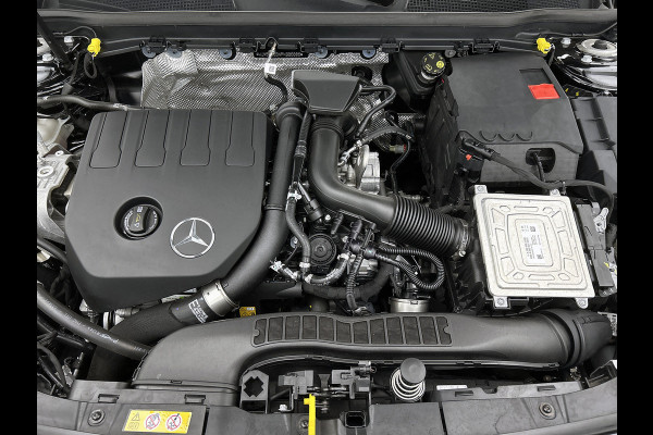 Mercedes-Benz CLA-Klasse Shooting Brake 180 Luxury Line Trekhaak | Ledkoplampen | Parkeerpakket met achteruitrijcamera | Stoelverwarming. Inclusief 24 maanden Mercedes-Benz Certified garantie voor Europa.