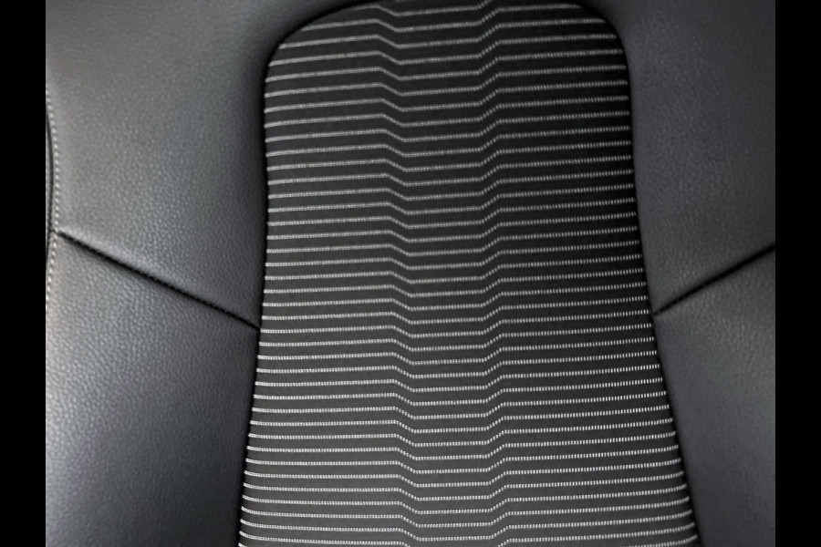 Mercedes-Benz CLA-Klasse Shooting Brake 180 Luxury Line Trekhaak | Ledkoplampen | Parkeerpakket met achteruitrijcamera | Stoelverwarming. Inclusief 24 maanden Mercedes-Benz Certified garantie voor Europa.