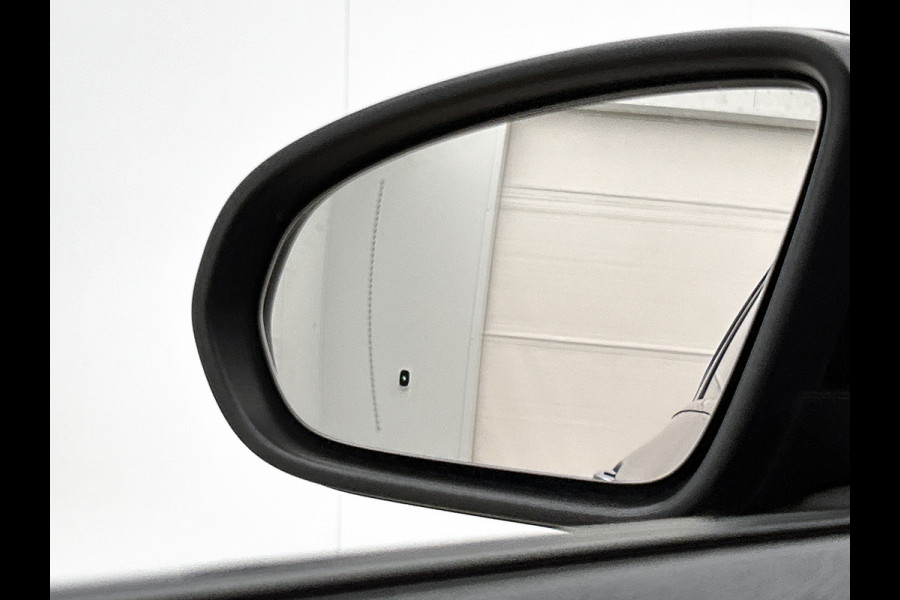 Mercedes-Benz CLA-Klasse Shooting Brake 180 Luxury Line Trekhaak | Ledkoplampen | Parkeerpakket met achteruitrijcamera | Stoelverwarming. Inclusief 24 maanden Mercedes-Benz Certified garantie voor Europa.