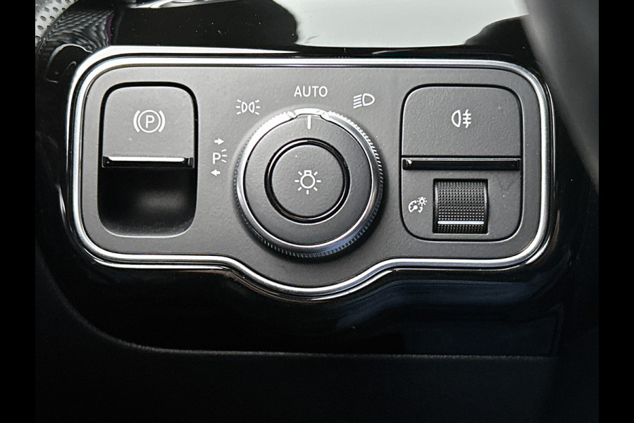 Mercedes-Benz CLA-Klasse Shooting Brake 180 Luxury Line Trekhaak | Ledkoplampen | Parkeerpakket met achteruitrijcamera | Stoelverwarming. Inclusief 24 maanden Mercedes-Benz Certified garantie voor Europa.