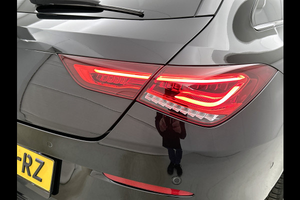 Mercedes-Benz CLA-Klasse Shooting Brake 180 Luxury Line Trekhaak | Ledkoplampen | Parkeerpakket met achteruitrijcamera | Stoelverwarming. Inclusief 24 maanden Mercedes-Benz Certified garantie voor Europa.