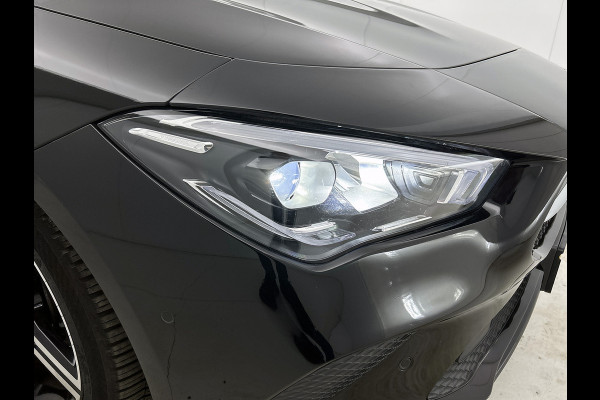 Mercedes-Benz CLA-Klasse Shooting Brake 180 Luxury Line Trekhaak | Ledkoplampen | Parkeerpakket met achteruitrijcamera | Stoelverwarming. Inclusief 24 maanden Mercedes-Benz Certified garantie voor Europa.