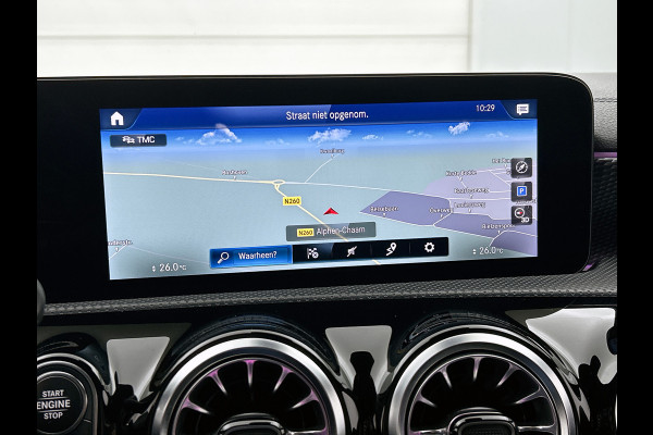 Mercedes-Benz CLA-Klasse Shooting Brake 180 Luxury Line Trekhaak | Ledkoplampen | Parkeerpakket met achteruitrijcamera | Stoelverwarming. Inclusief 24 maanden Mercedes-Benz Certified garantie voor Europa.