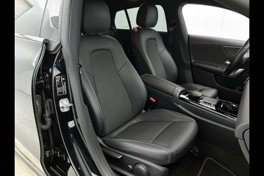 Mercedes-Benz CLA-Klasse Shooting Brake 180 Luxury Line Trekhaak | Ledkoplampen | Parkeerpakket met achteruitrijcamera | Stoelverwarming. Inclusief 24 maanden Mercedes-Benz Certified garantie voor Europa.
