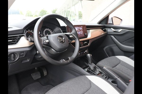 Škoda Kamiq 1.0 TSI 110pk DSG Style Navigatie Apple Carplay/Android Auto Adaptive Cruise control Parkeer sensoren Lichtmetalen Velgen
