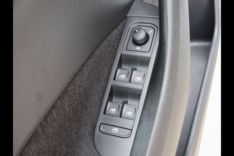 Škoda Kamiq 1.0 TSI 110pk DSG Style Navigatie Apple Carplay/Android Auto Adaptive Cruise control Parkeer sensoren Lichtmetalen Velgen