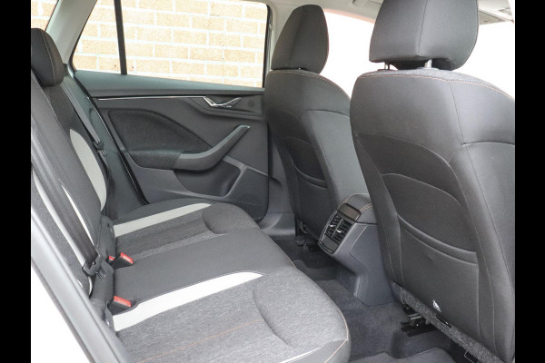 Škoda Kamiq 1.0 TSI 110pk DSG Style Navigatie Apple Carplay/Android Auto Adaptive Cruise control Parkeer sensoren Lichtmetalen Velgen