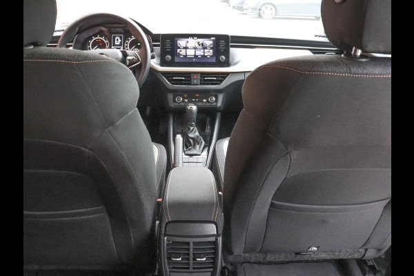 Škoda Kamiq 1.0 TSI 110pk DSG Style Navigatie Apple Carplay/Android Auto Adaptive Cruise control Parkeer sensoren Lichtmetalen Velgen