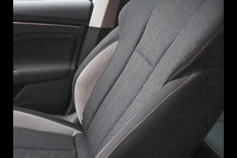 Škoda Kamiq 1.0 TSI 110pk DSG Style Navigatie Apple Carplay/Android Auto Adaptive Cruise control Parkeer sensoren Lichtmetalen Velgen