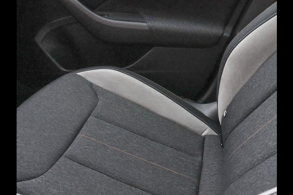 Škoda Kamiq 1.0 TSI 110pk DSG Style Navigatie Apple Carplay/Android Auto Adaptive Cruise control Parkeer sensoren Lichtmetalen Velgen