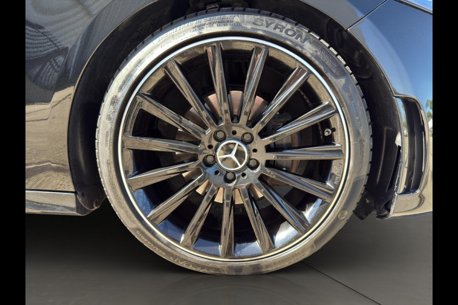 Mercedes-Benz A-Klasse 180 Business Solution AMG Pano | Stoelverwarming | 19 "| Parksensors V+A | Widescreen | Led | Camera |