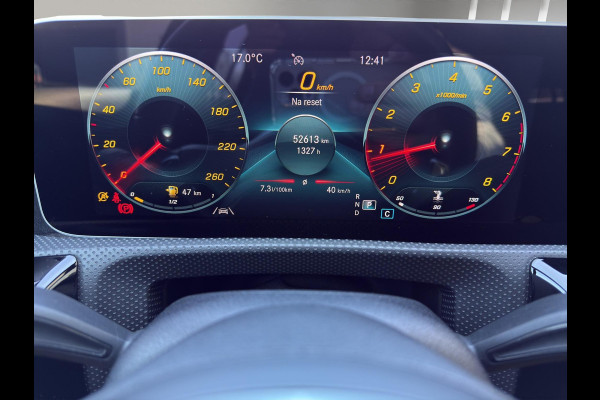 Mercedes-Benz A-Klasse 180 Business Solution AMG Pano | Stoelverwarming | 19 "| Parksensors V+A | Widescreen | Led | Camera |
