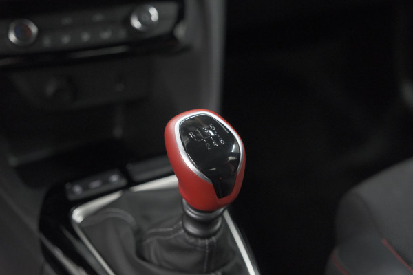 Opel Corsa Turbo 100 GS Line | Parkeersensoren | Apple Carplay | 17 Inch Lichtmetalen Velgen