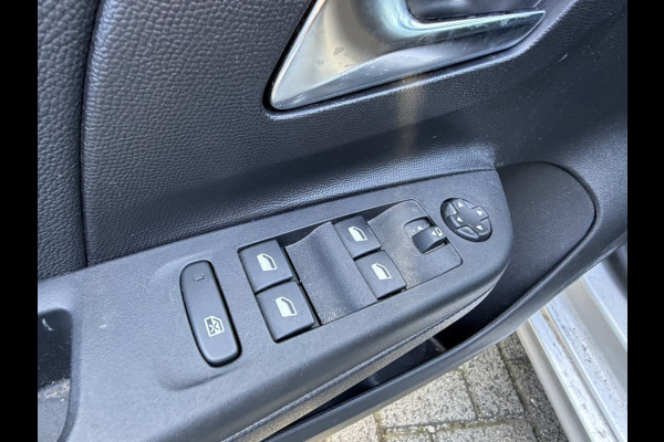 Opel Corsa 1.2 Turbo GS | Camera | Parkeersensoren voor/achter | Panorama | Stoel en stuurverwarming | Cruisecontrol | Climate | Apple Carp
