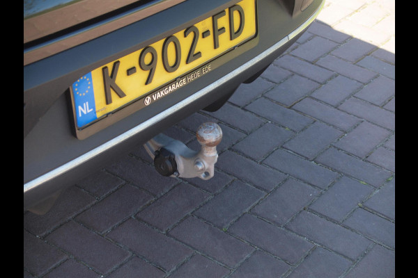 Mercedes-Benz EQC 400 4MATIC Business Solution AMG 80 kWh | Schuifdak | Trekhaak | Head-Up Display | Burmester | 360 Camera | NL-Auto |