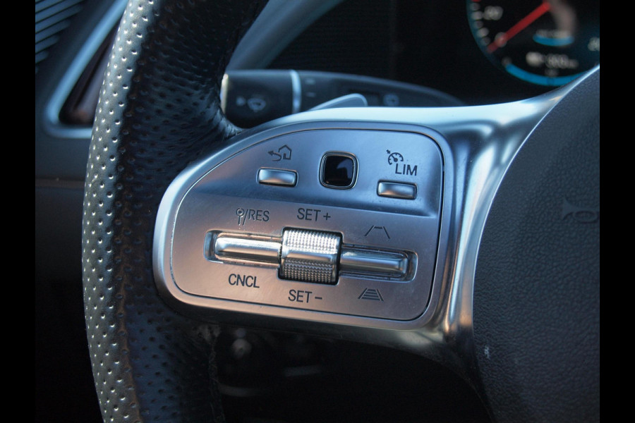 Mercedes-Benz EQC 400 4MATIC Business Solution AMG 80 kWh | Schuifdak | Trekhaak | Head-Up Display | Burmester | 360 Camera | NL-Auto |