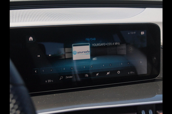 Mercedes-Benz EQC 400 4MATIC Business Solution AMG 80 kWh | Schuifdak | Trekhaak | Head-Up Display | Burmester | 360 Camera | NL-Auto |