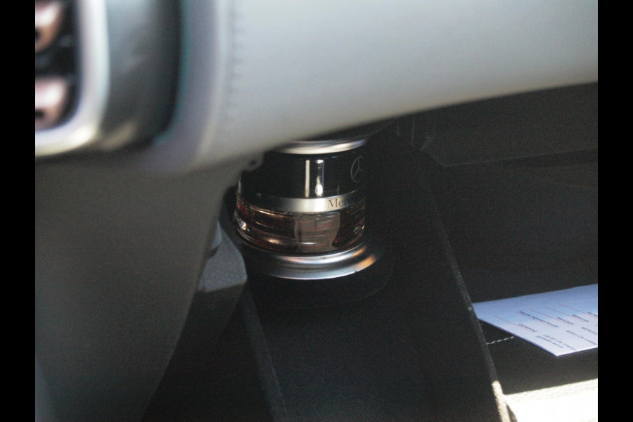 Mercedes-Benz EQC 400 4MATIC Business Solution AMG 80 kWh | Schuifdak | Trekhaak | Head-Up Display | Burmester | 360 Camera | NL-Auto |