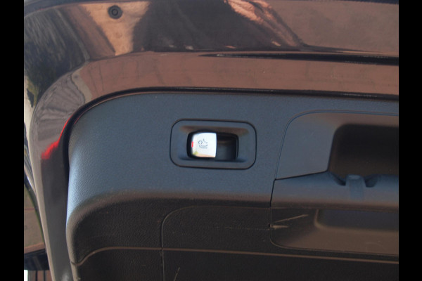 Mercedes-Benz EQC 400 4MATIC Business Solution AMG 80 kWh | Schuifdak | Trekhaak | Head-Up Display | Burmester | 360 Camera | NL-Auto |