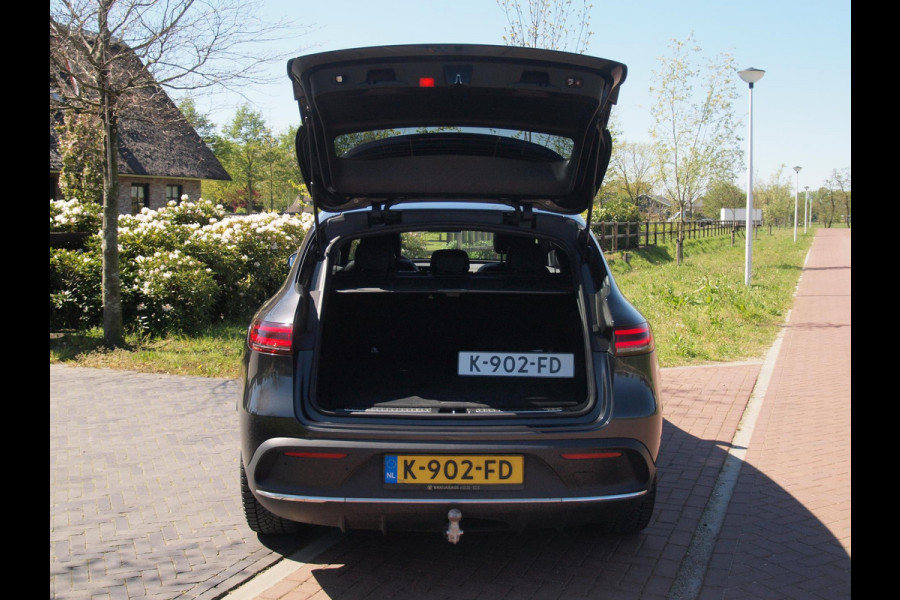 Mercedes-Benz EQC 400 4MATIC Business Solution AMG 80 kWh | Schuifdak | Trekhaak | Head-Up Display | Burmester | 360 Camera | NL-Auto |