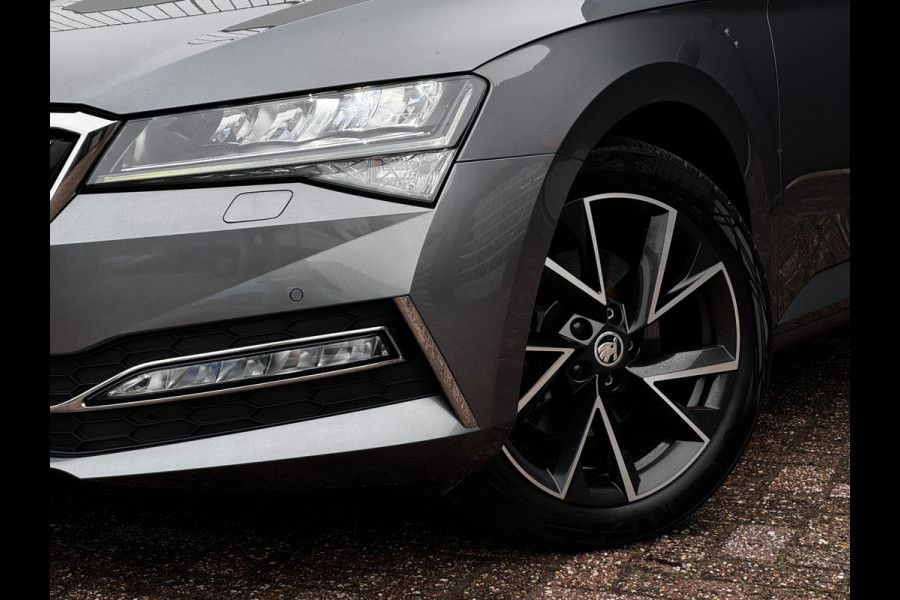 Škoda Superb Combi 1.4 TSI iV Sportline Business | 218 PK | 93% SOH | Pano | Trekhaak | Camera | Stoelverwarming | Memory