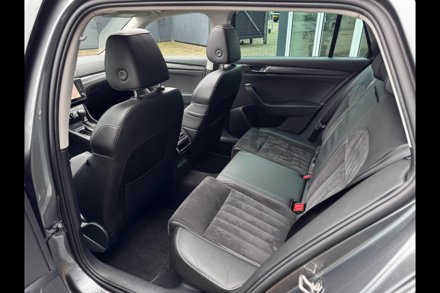 Škoda Superb Combi 1.4 TSI iV Sportline Business | 218 PK | 93% SOH | Pano | Trekhaak | Camera | Stoelverwarming | Memory