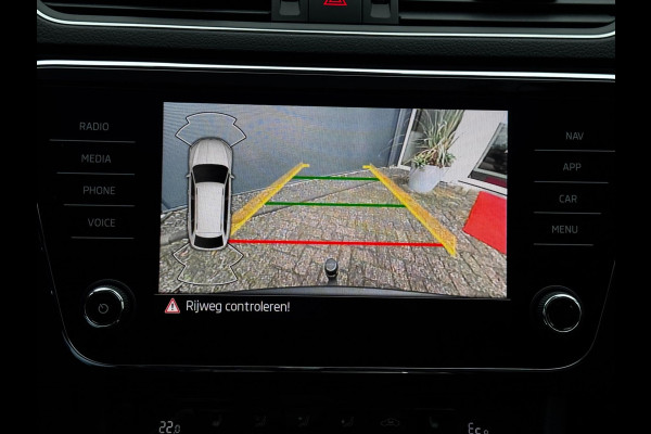 Škoda Superb Combi 1.4 TSI iV Sportline Business | 218 PK | 93% SOH | Pano | Trekhaak | Camera | Stoelverwarming | Memory
