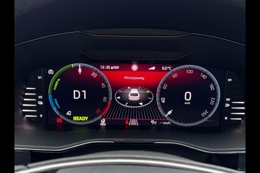 Škoda Superb Combi 1.4 TSI iV Sportline Business | 218 PK | 93% SOH | Pano | Trekhaak | Camera | Stoelverwarming | Memory