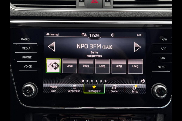 Škoda Superb Combi 1.4 TSI iV Sportline Business | 218 PK | 93% SOH | Pano | Trekhaak | Camera | Stoelverwarming | Memory