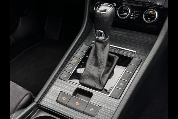 Škoda Superb Combi 1.4 TSI iV Sportline Business | 218 PK | 93% SOH | Pano | Trekhaak | Camera | Stoelverwarming | Memory