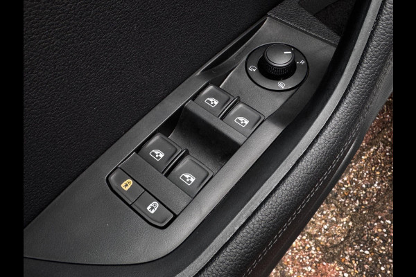 Škoda Superb Combi 1.4 TSI iV Sportline Business | 218 PK | 93% SOH | Pano | Trekhaak | Camera | Stoelverwarming | Memory