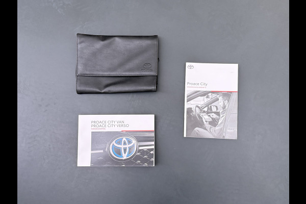 Toyota PROACE CITY Verso Electric AUT. 7persoons !Active Long Navi Camera Trekhaak Klapraam-in-klep PDC-a+v LM Dual-ECC 2-Schuifdeuren Cruise ESP Bordherkenning ABS Connect Visio Park 1 Smartphone-Oplader Dakrails Priv.Glas  50 kWh 3 fase 11kw lader ! Orig. NLse auto 1e eigenaar € 54.000 nieuw