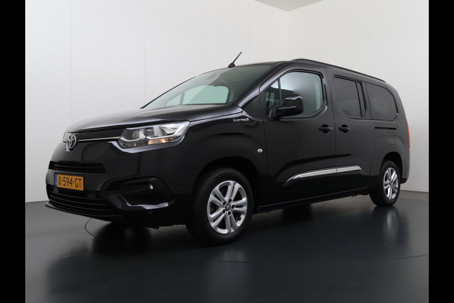 Toyota PROACE CITY Verso Electric AUT. 7persoons !Active Long Navi Camera Trekhaak Klapraam-in-klep PDC-a+v LM Dual-ECC 2-Schuifdeuren Cruise ESP Bordherkenning ABS Connect Visio Park 1 Smartphone-Oplader Dakrails Priv.Glas  50 kWh 3 fase 11kw lader ! Orig. NLse auto 1e eigenaar € 54.000 nieuw