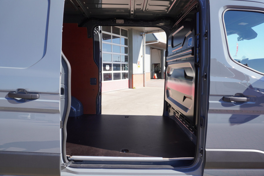 Renault Master T35 2.0 dCi 170PK L2H2 Extra Schuifdeur L / R Nr. V187 | Climate | Navi | Cruise | Trekhaak | Betimmering