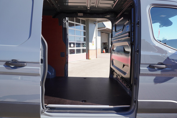 Renault Master T35 2.0 dCi 170PK L2H2 Extra Schuifdeur L / R Nr. V187 | Climate | Navi | Cruise | Trekhaak | Betimmering