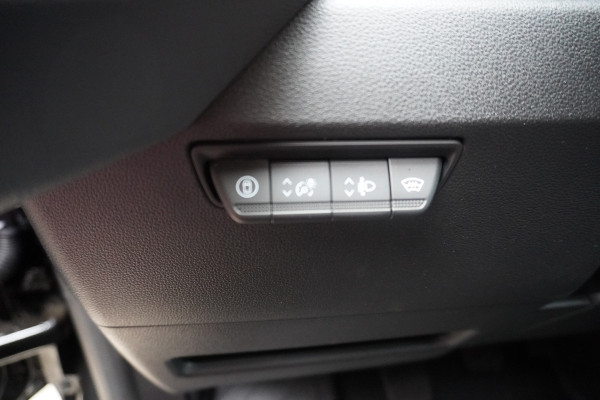 Renault Master T35 2.0 dCi 170PK L2H2 Extra Schuifdeur L / R Nr. V187 | Climate | Navi | Cruise | Trekhaak | Betimmering