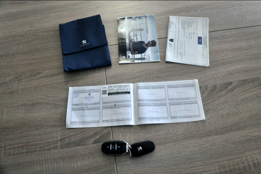 Peugeot 2008 1.2 PureTech 130 PK GT Pack Automaat | Navigatie | Camera