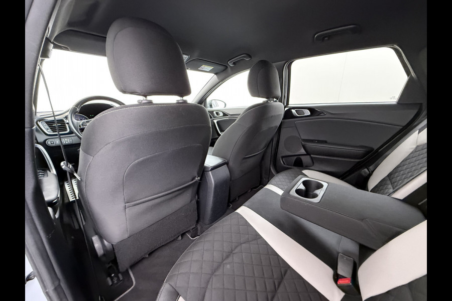 Kia Ceed Sportswagon T-120PK GT-Line Camera Apple Carplay/Android Zwarte-Hemel Navi Ecc Cruise Pdc 1/2 Leder 17"lm Regensensor Rijstrooksensor Led Bluetooth Verkeersbord detectie Connected 1e Eigenaar EURO6 Volledig Kia-Dealer OnderhoudenOrig.NLse auto