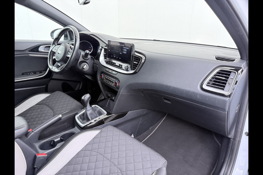 Kia Ceed Sportswagon T-120PK GT-Line Camera Apple Carplay/Android Zwarte-Hemel Navi Ecc Cruise Pdc 1/2 Leder 17"lm Regensensor Rijstrooksensor Led Bluetooth Verkeersbord detectie Connected 1e Eigenaar EURO6 Volledig Kia-Dealer OnderhoudenOrig.NLse auto