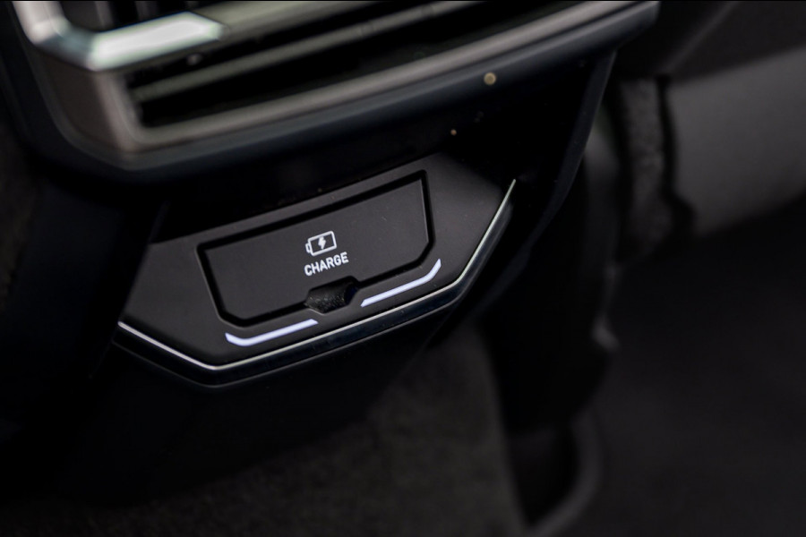 Lynk & Co 01 1.5 261PK Plug-in Hybrid *Zwarte Hemel* 360 Camera Pano/dak Apple/Carplay Adaptive/Cruise