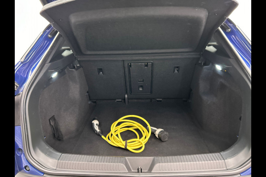Volkswagen ID.4 Pro 77 kWh | Origineel Nederlands | SOH 93,57% | Carplay | Adaptive-cruise | Trekhaak | Navigatie | Camera |