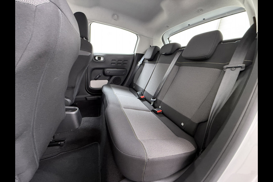 Citroën C3 1.2 Navi Apple Carplay Android MirrorLink PDC Connect LMv Ecc Cruise Elektr.Spiegels+Verwarmd SpoorAssist Regensensor Feel Tel.  Lane Assist S&S Tech Feel Distributie bij 89.194 km vervangen! Slechts 40 euro per maand wegenbelasting 4 Seizoens-banden Orig. Nederlandse auto EURO6 1e Eigenaar (lease)