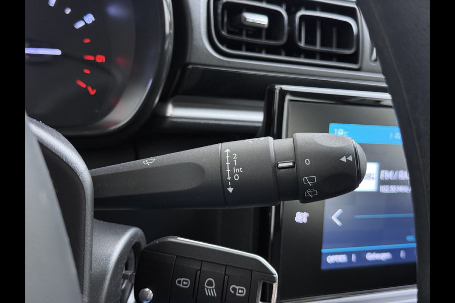 Citroën C3 1.2 Navi Apple Carplay Android MirrorLink PDC Connect LMv Ecc Cruise Elektr.Spiegels+Verwarmd SpoorAssist Regensensor Feel Tel.  Lane Assist S&S Tech Feel Distributie bij 89.194 km vervangen! Slechts 40 euro per maand wegenbelasting 4 Seizoens-banden Orig. Nederlandse auto EURO6 1e Eigenaar (lease)
