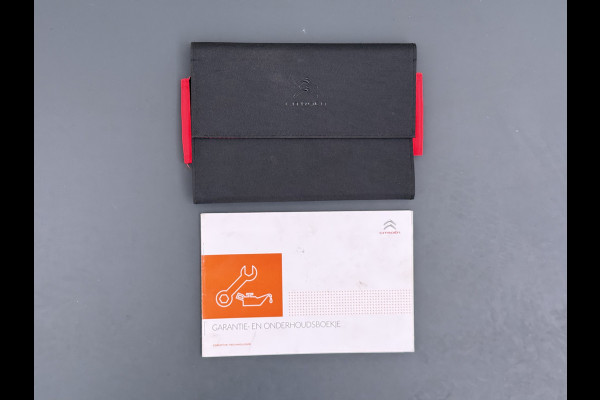 Citroën C3 1.2 Navi Apple Carplay Android MirrorLink PDC Connect LMv Ecc Cruise Elektr.Spiegels+Verwarmd SpoorAssist Regensensor Feel Tel.  Lane Assist S&S Tech Feel Distributie bij 89.194 km vervangen! Slechts 40 euro per maand wegenbelasting 4 Seizoens-banden Orig. Nederlandse auto EURO6 1e Eigenaar (lease)