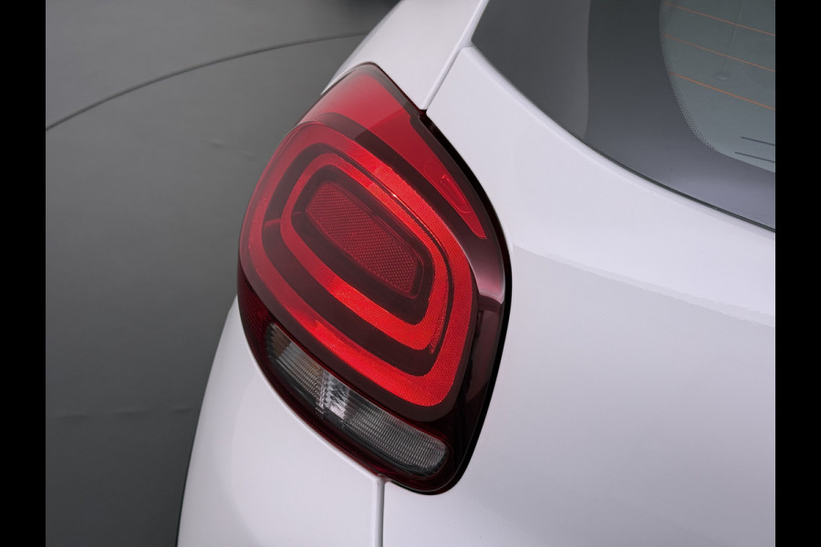 Citroën C3 1.2 Navi Apple Carplay Android MirrorLink PDC Connect LMv Ecc Cruise Elektr.Spiegels+Verwarmd SpoorAssist Regensensor Feel Tel.  Lane Assist S&S Tech Feel Distributie bij 89.194 km vervangen! Slechts 40 euro per maand wegenbelasting 4 Seizoens-banden Orig. Nederlandse auto EURO6 1e Eigenaar (lease)