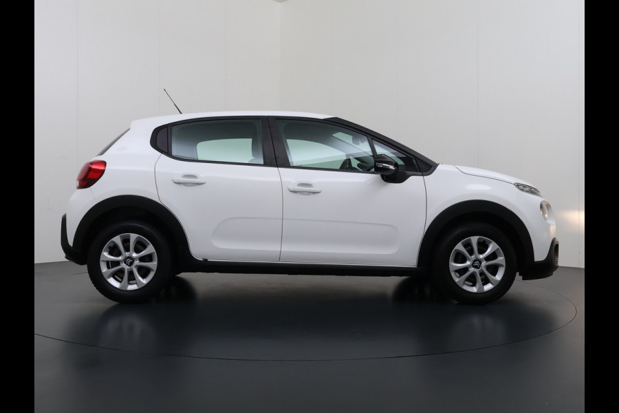 Citroën C3 1.2 Navi Apple Carplay Android MirrorLink PDC Connect LMv Ecc Cruise Elektr.Spiegels+Verwarmd SpoorAssist Regensensor Feel Tel.  Lane Assist S&S Tech Feel Distributie bij 89.194 km vervangen! Slechts 40 euro per maand wegenbelasting 4 Seizoens-banden Orig. Nederlandse auto EURO6 1e Eigenaar (lease)