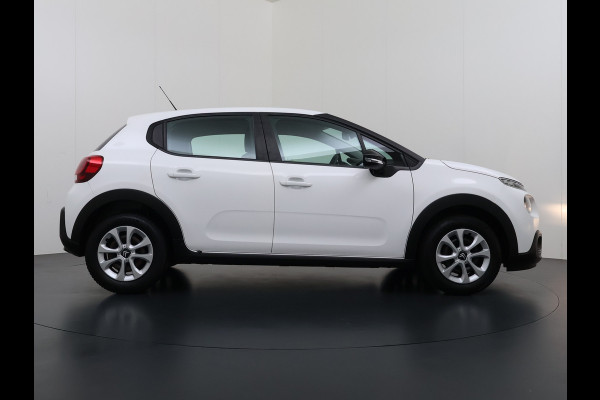 Citroën C3 1.2 Navi Apple Carplay Android MirrorLink PDC Connect LMv Ecc Cruise Elektr.Spiegels+Verwarmd SpoorAssist Regensensor Feel Tel.  Lane Assist S&S Tech Feel Distributie bij 89.194 km vervangen! Slechts 40 euro per maand wegenbelasting 4 Seizoens-banden Orig. Nederlandse auto EURO6 1e Eigenaar (lease)